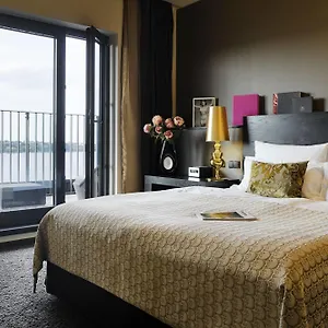 4* Hotel The George